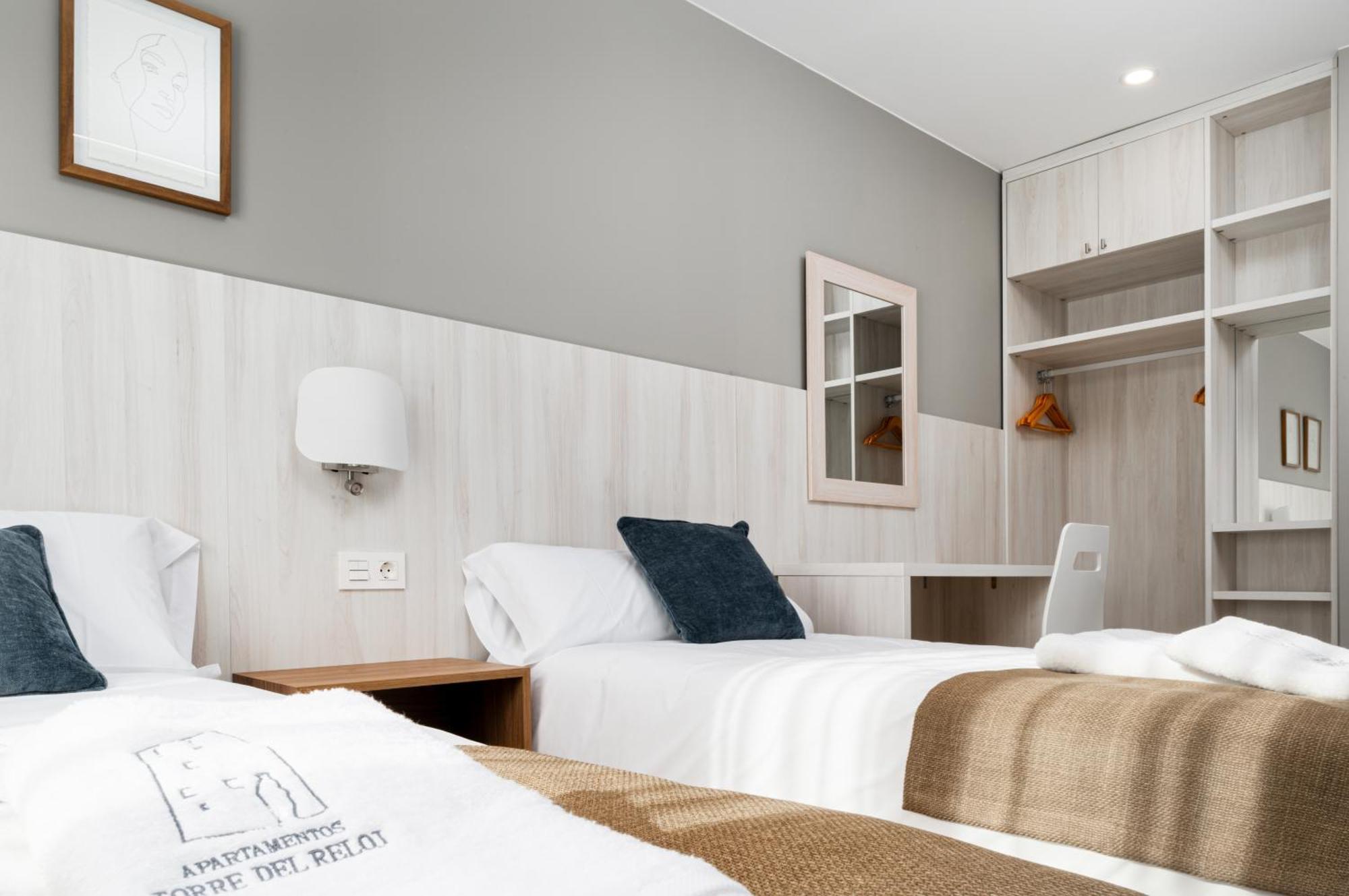 ז'אקה Apartamentos Torre Del Reloj מראה חיצוני תמונה